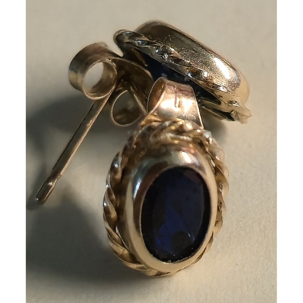 Vintage‎ 10K Gold And Blue Rhinestone Oval Dainty Stud Earrings J19-5